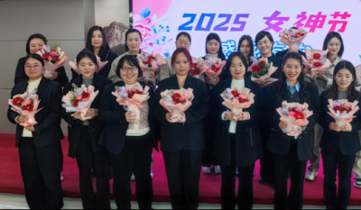 与花相约，致敬最美的她——记岳阳pp电子游戏2025三八女神节花艺活动