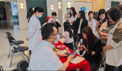 切脉问诊送健全，暖心服务进企业——岳阳pp电子游戏携手广瑞医疗发展“健全进企业”义诊活动